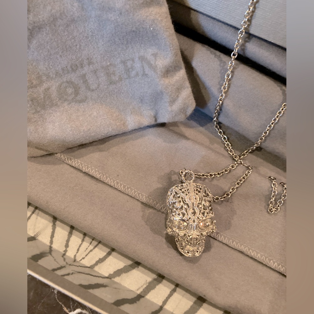 Alexander McQueen Crystal Scull Pendant Necklace. - Picture 9 of 13